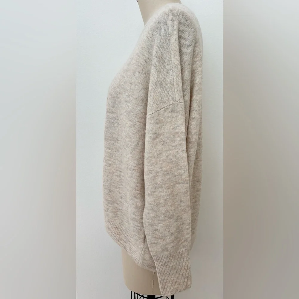 Vince Camuto ‘Good Witch’ NWT L/S Sweater Graphic Metallic Letters Heather Beige